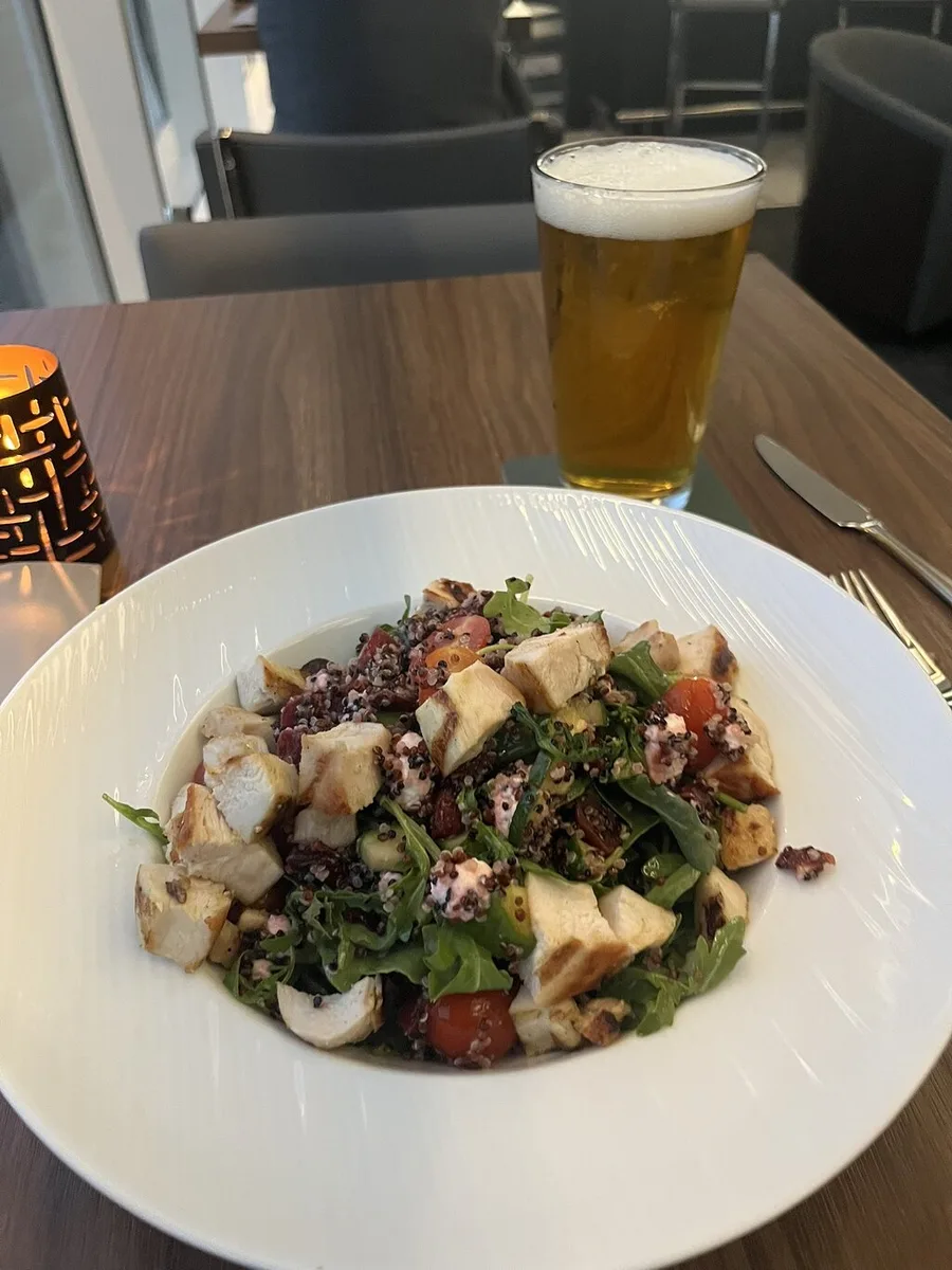 AC Waterfront Lounge SFO
