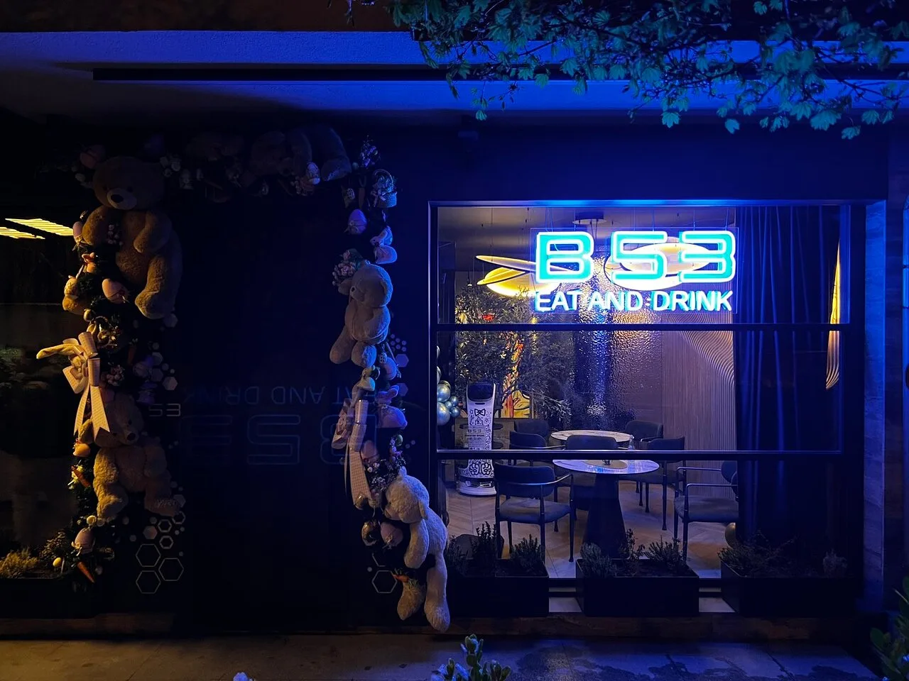 B53 Cocktail Bar & Dinner