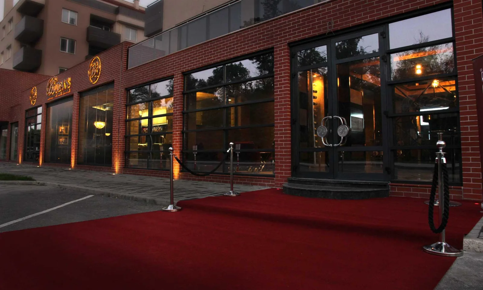 Buda's Restaurant Bar Lounge