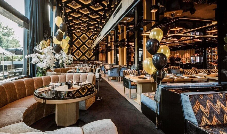 C'est La Vie Restaurant & Club