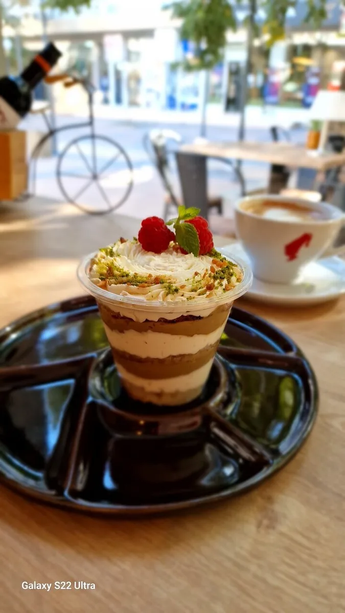 Cafe & Rose