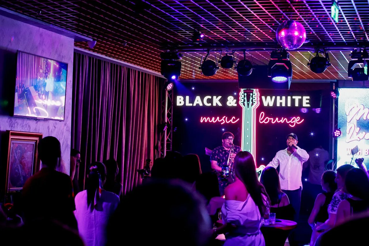 Club Black & White