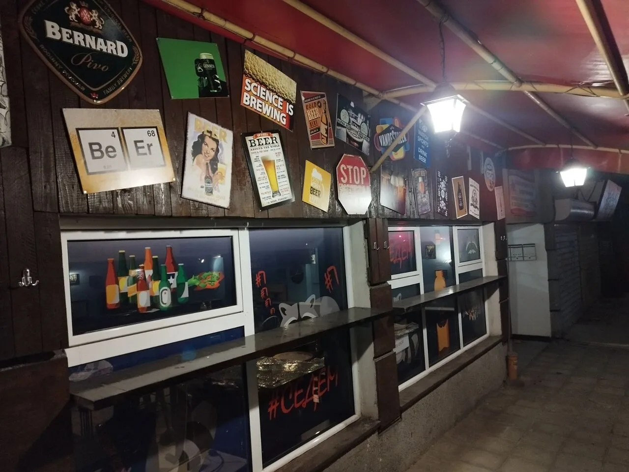 Craft Beer Bar & Shop "#SEDEM"