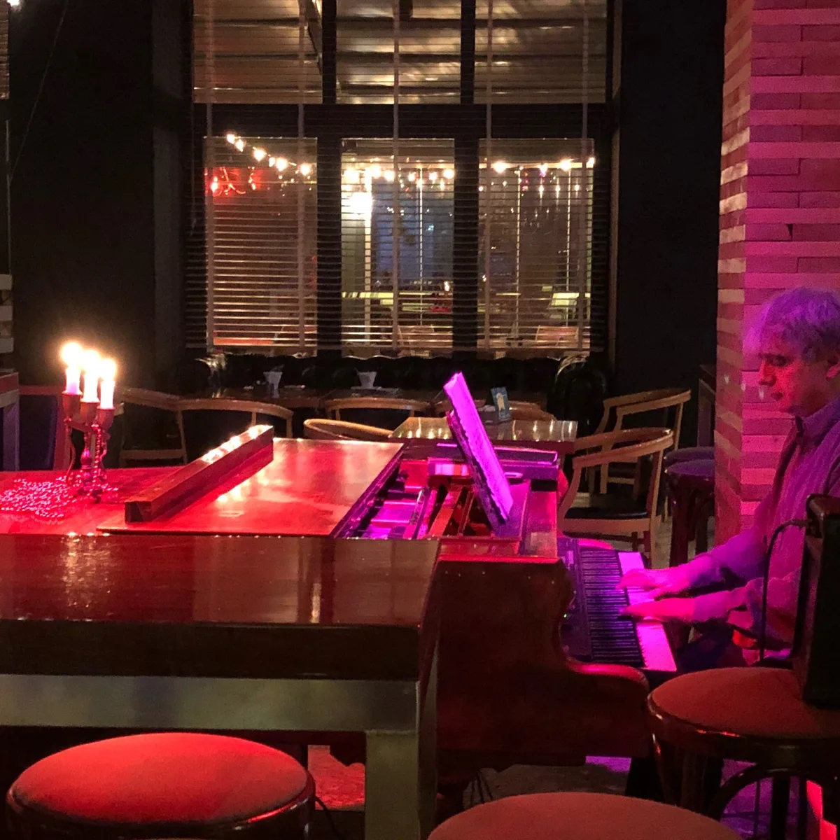 Friends Bar & Dinner