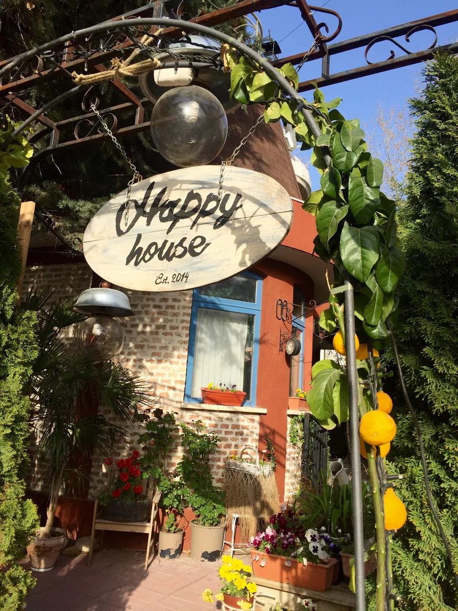 Happy House Bistro