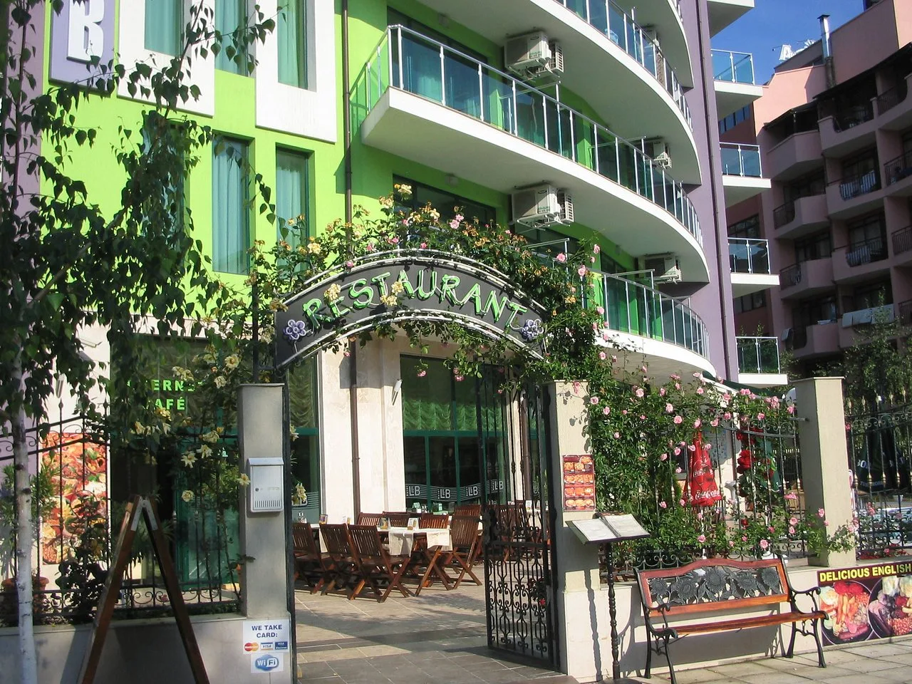 L&B Restaurant & Bar