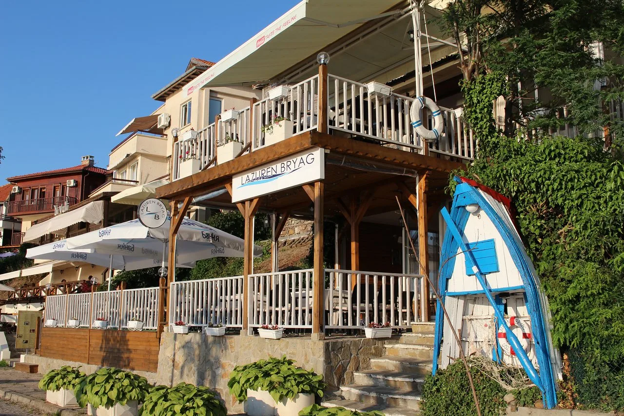 Lazuren Bryag Restaurnat