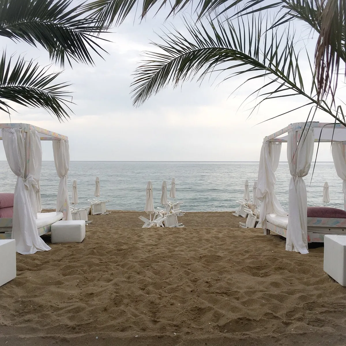 Playa Beach - Bar & Dinner