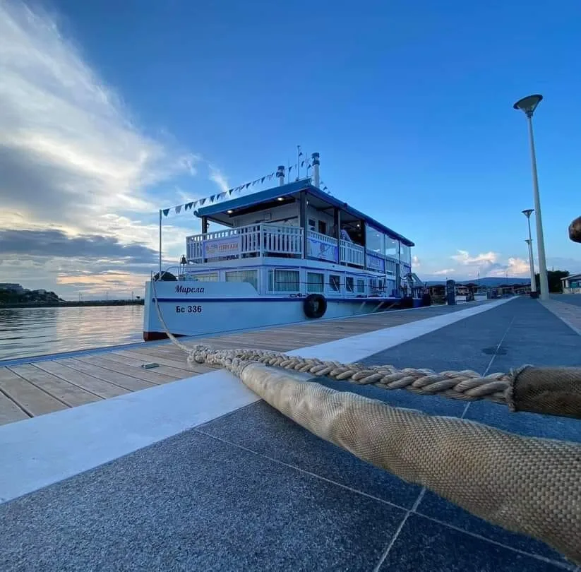 Ship Restaurant Mirela