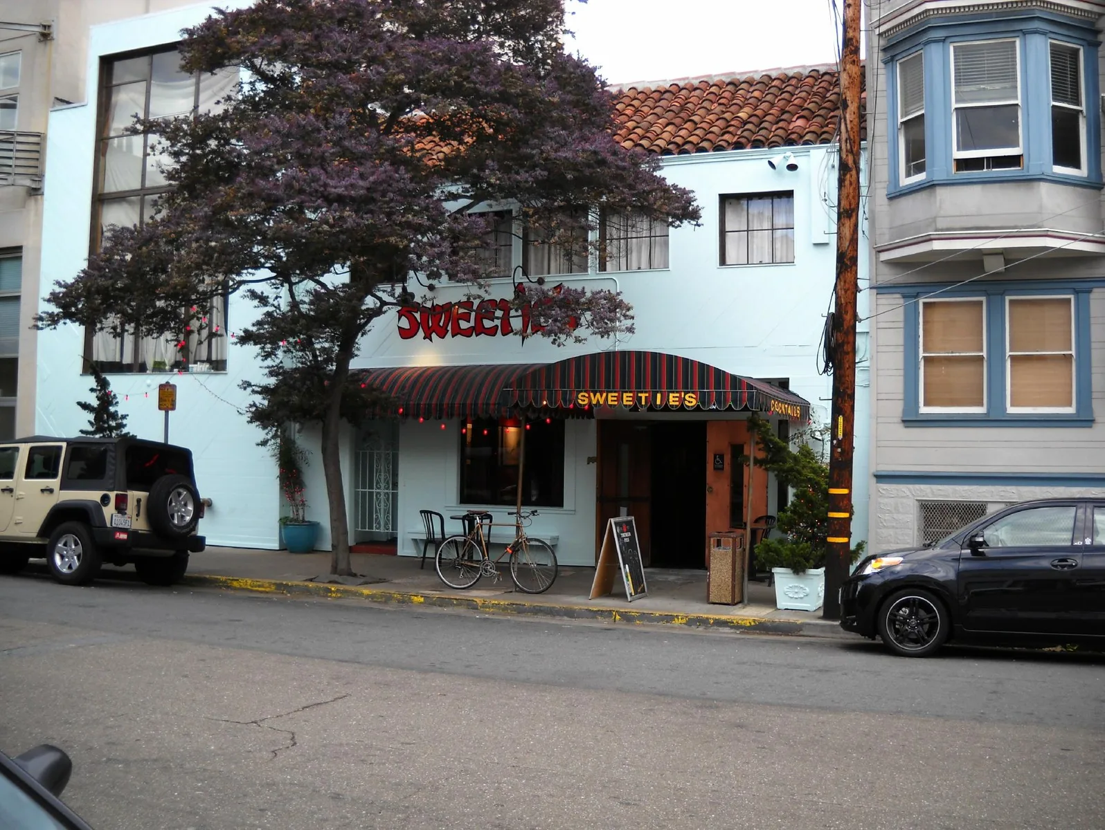 Sweetie's Art Bar