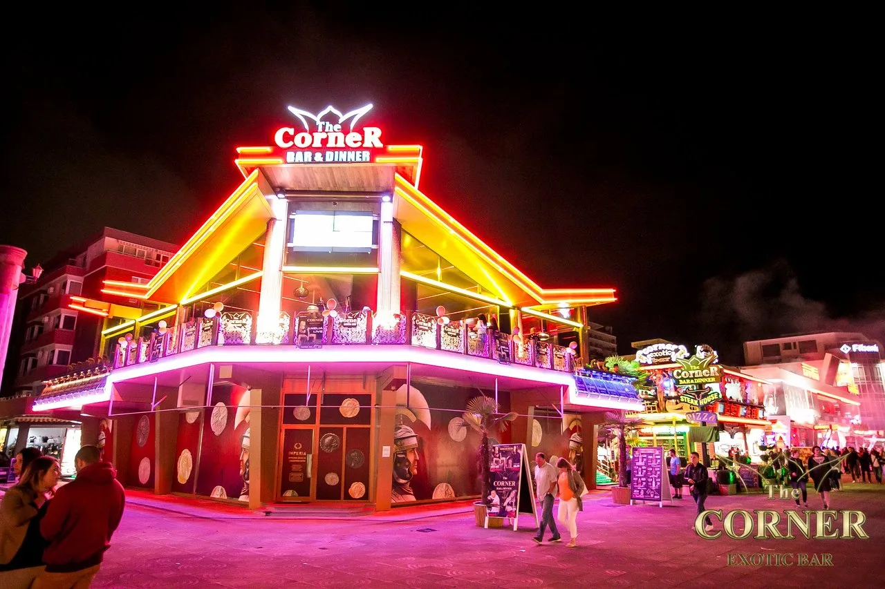 The Corner Bar and Dinner