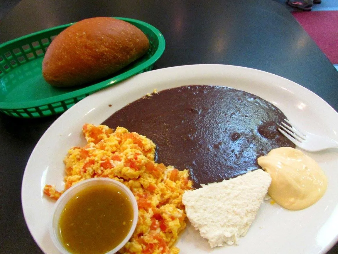 Universal Panaderia Bakery