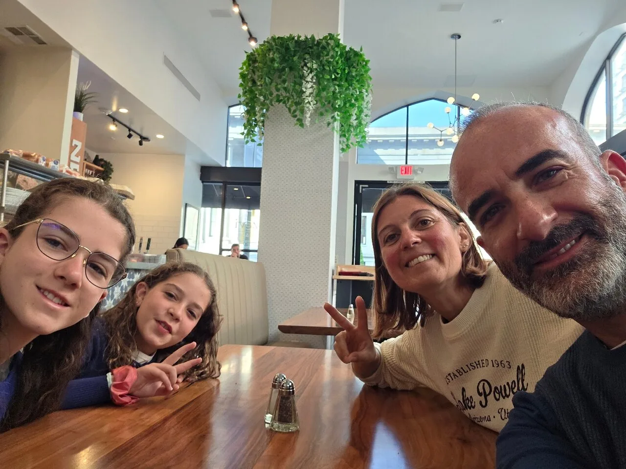 Zevi Cafe & Bistro